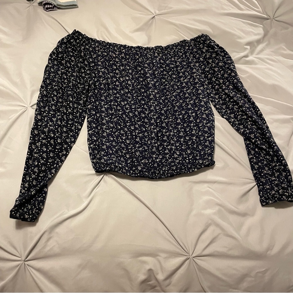 Off the shoulder cropped shirt!